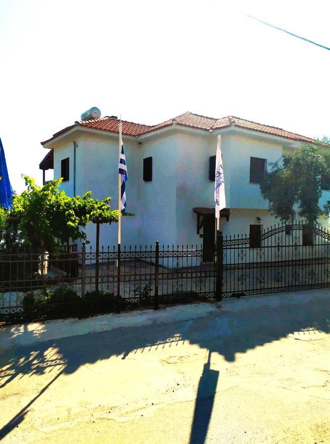 Villa Leonidas Greecefiloxenia Лефокастро Екстериор снимка